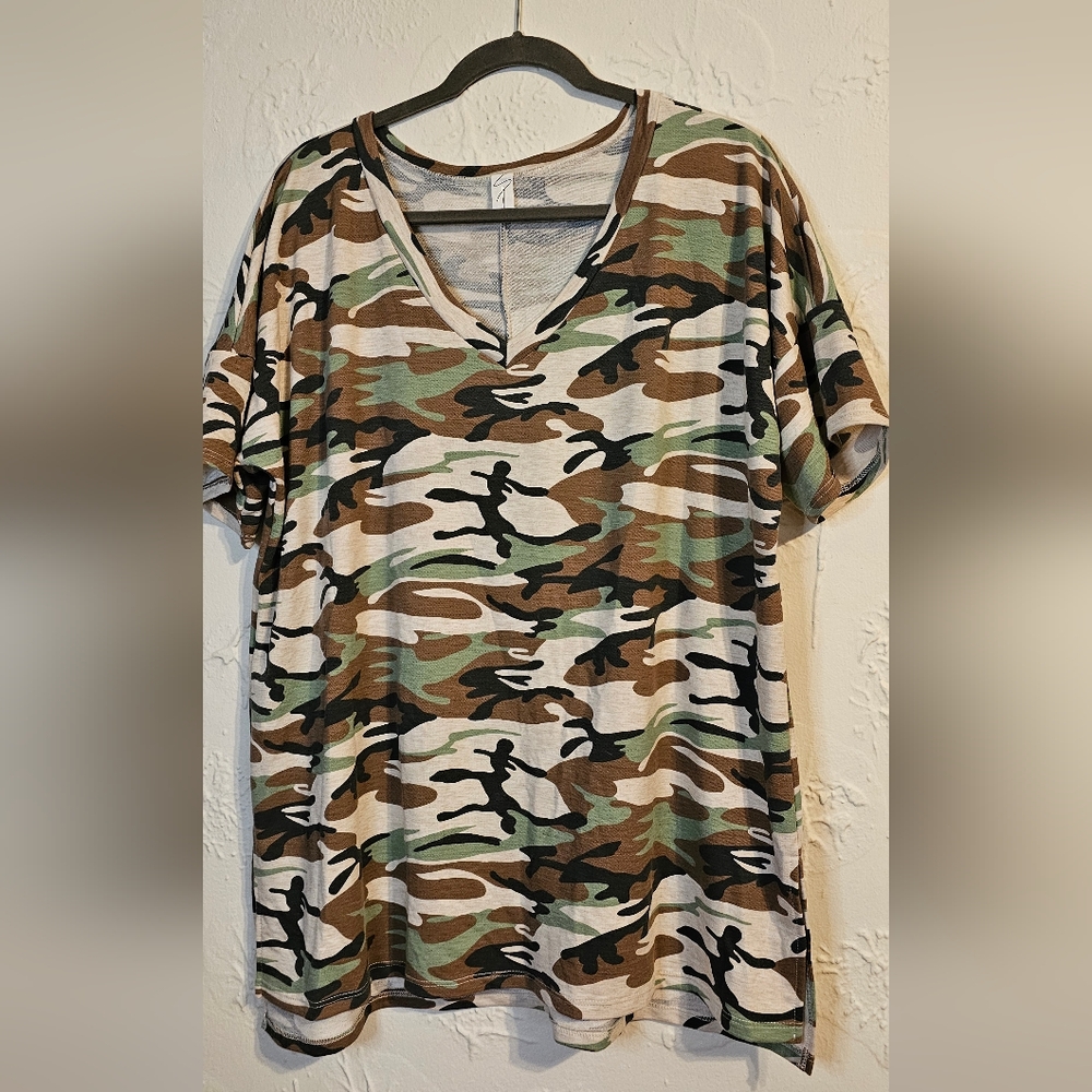 Sewn Together Camoflauge Women's Short Sleeve Shirt XL - Picture 1 of 5
